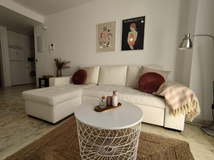 Love Rent4 Malaga Lyli Торремолінос Екстер'єр фото